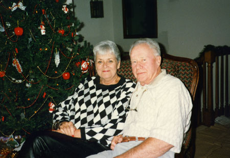 mom-dad-christmas-mid90s